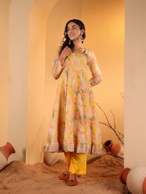 Yellow Floral Printed Square Neck Kurta With Trousers & Dupatta 3