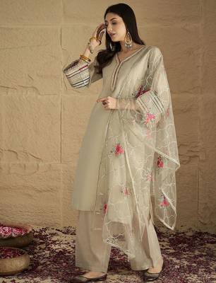 Ethnic Motifs Yoke Design Regular V-Neck Straight Kurta With Trousers And Dupatta 5