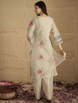 Ethnic Motifs Yoke Design Regular V-Neck Straight Kurta With Trousers And Dupatta 6