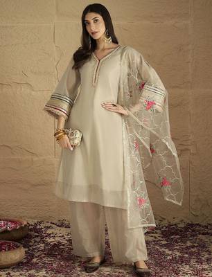 Ethnic Motifs Yoke Design Regular V-Neck Straight Kurta With Trousers And Dupatta 7