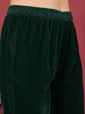 Green Floral Embroidered Regular Sequinned Velvet Kurta & Trouser & Dupatta 3