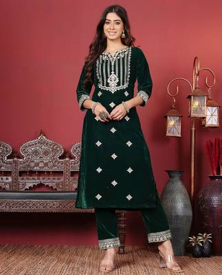 Green Floral Embroidered Regular Sequinned Velvet Kurta & Trouser & Dupatta 7