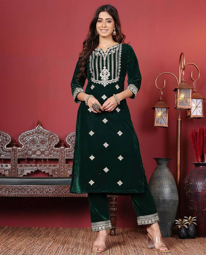 Green Floral Embroidered Regular Sequinned Velvet Kurta & Trouser & Dupatta