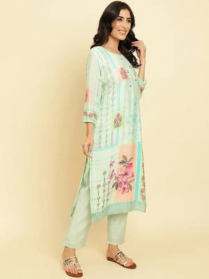 Floral Printed Kurta With Trousers & Dupatta 4