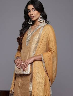 Sequinned Kurta With Trousers & Dupatta 2