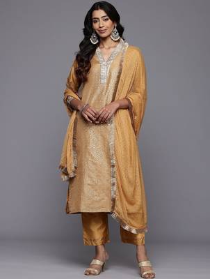 Sequinned Kurta With Trousers & Dupatta 1