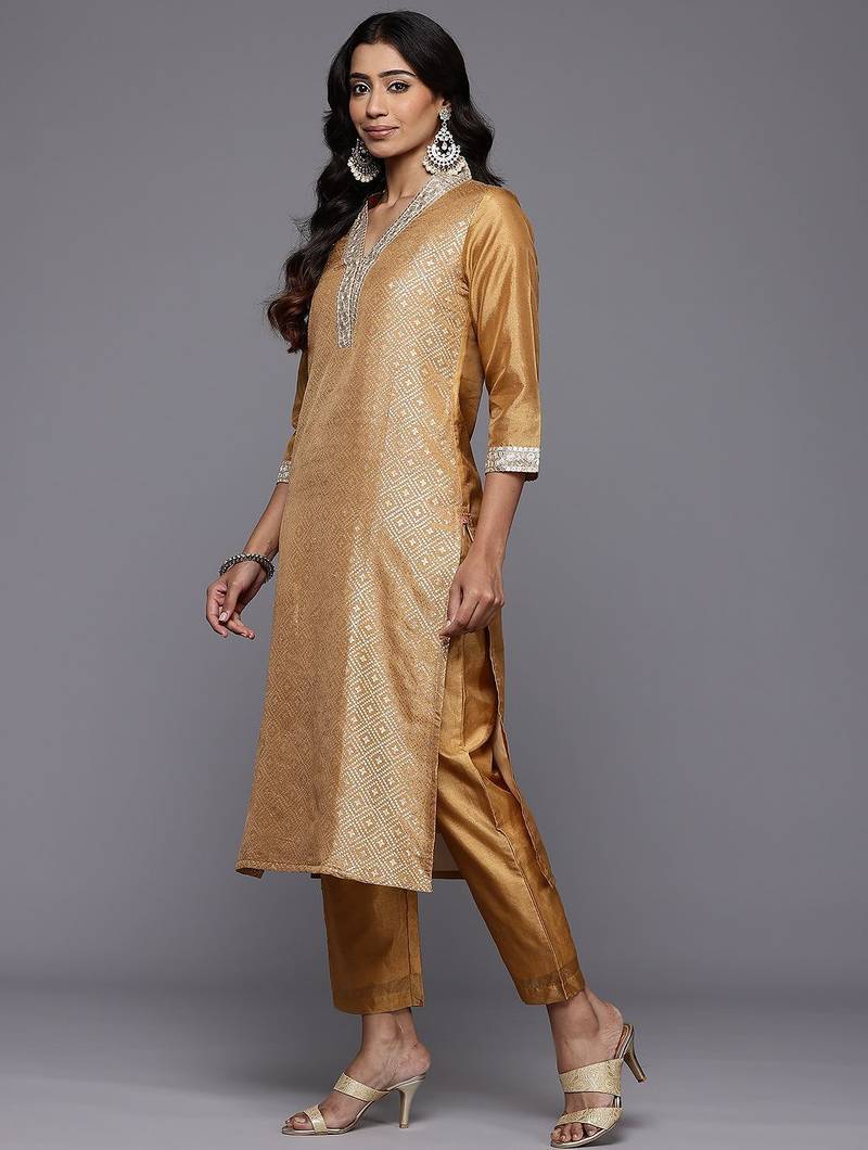 Sequinned Kurta With Trousers & Dupatta