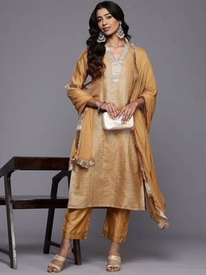 Sequinned Kurta With Trousers & Dupatta 8