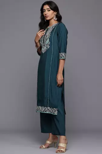 Paisley Embroidered Zari Panelled Kurta With Trousers & Dupatta