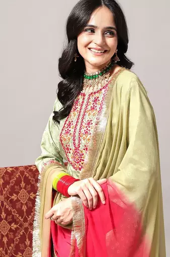 Women Green Leheriya Embroidered Mirror Work Kurta with Trousers & With Dupatta