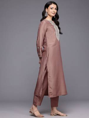 Ethnic Motifs Embroidered Zari Kurta With Trousers & Dupatta 6