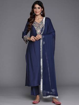 Women Floral Embroidered Thread Work Straight Kurta & Trousers With Dupatta 1