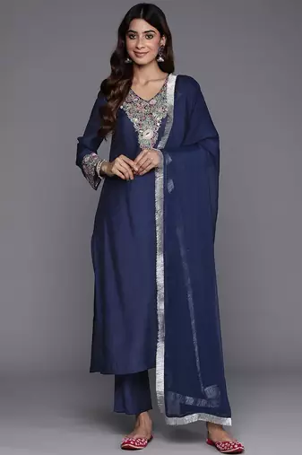 Women Floral Embroidered Thread Work Straight Kurta & Trousers With Dupatta