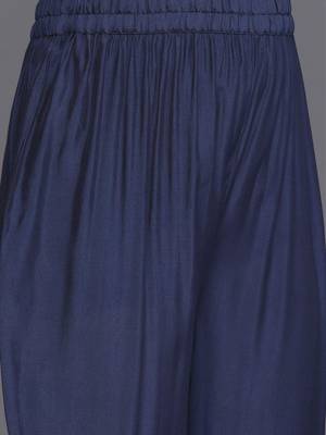 Women Floral Embroidered Thread Work Straight Kurta & Trousers With Dupatta 3