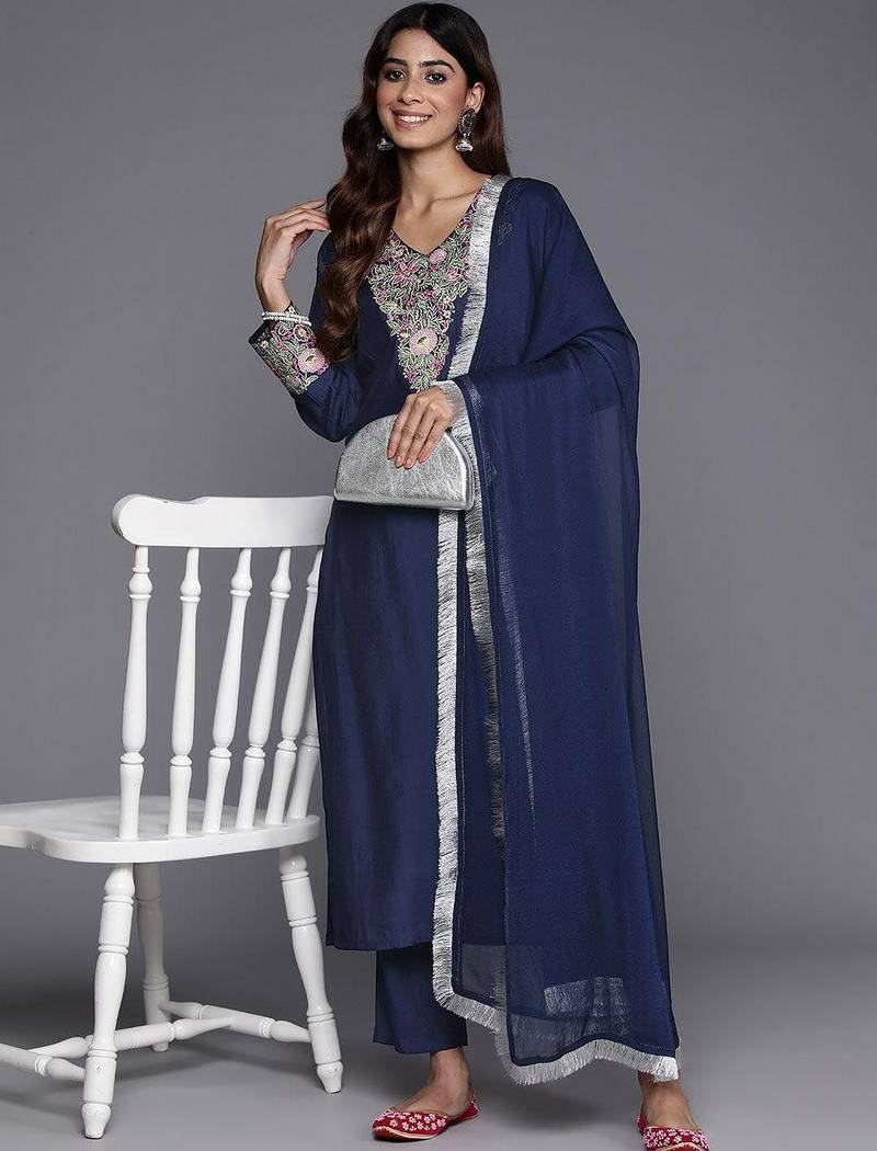 Women Floral Embroidered Thread Work Straight Kurta & Trousers With Dupatta