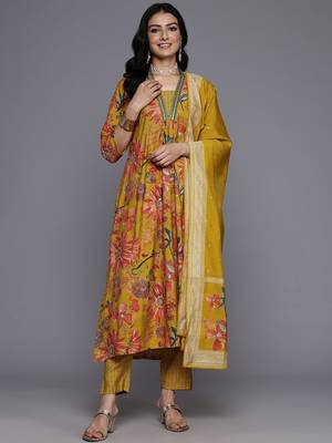 Floral Printed Thread & Sequin Embroidered Kurta Set 1