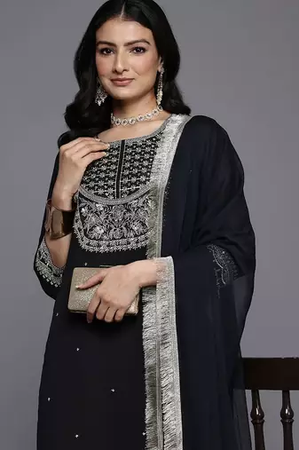 Women Zari Embroidered Kurta Set