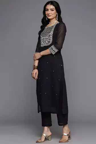 Women Zari Embroidered Kurta Set