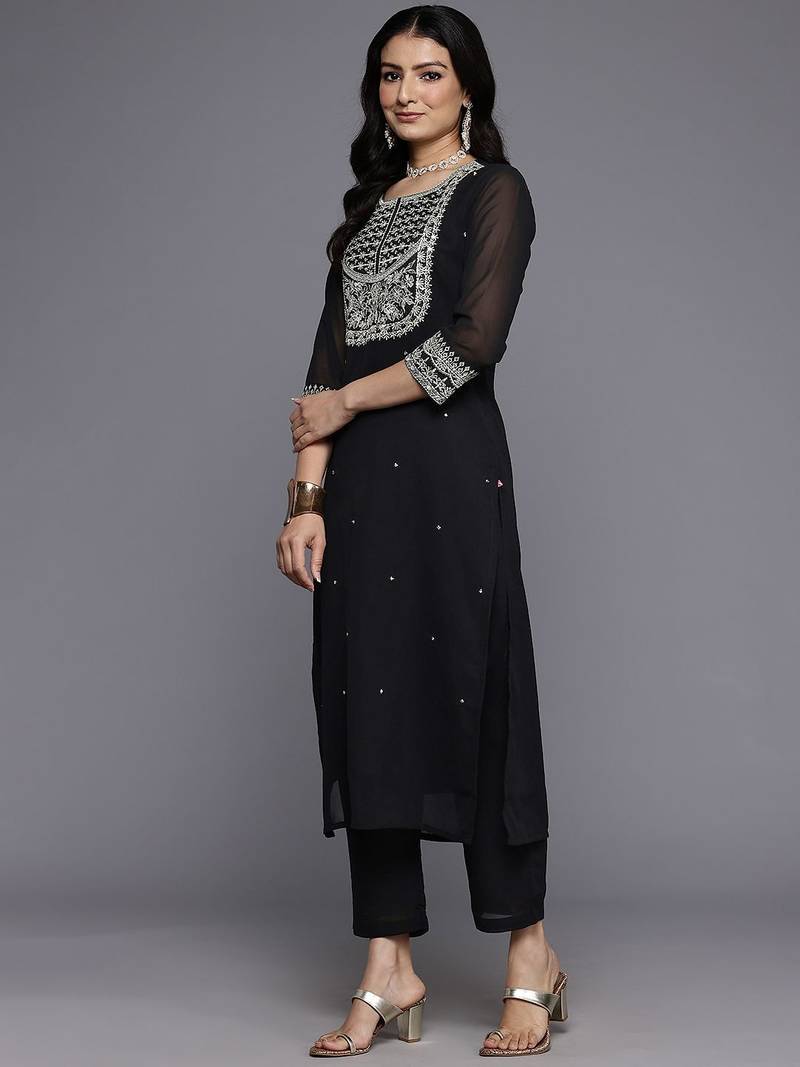 Women Zari Embroidered Kurta Set