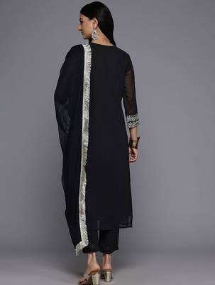 Women Zari Embroidered Kurta Set 7