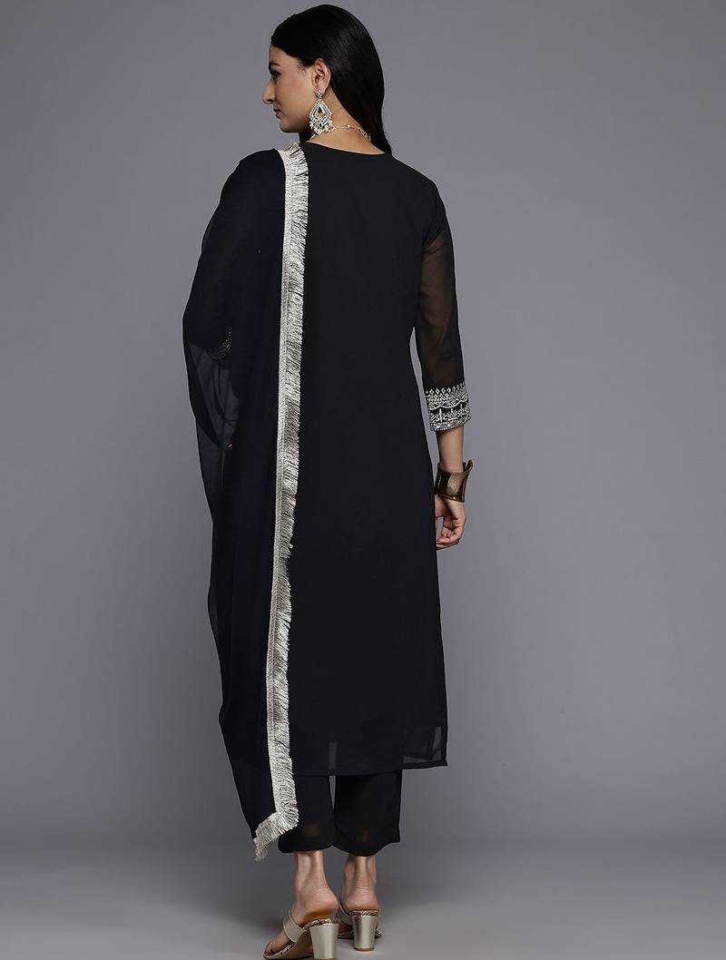 Women Zari Embroidered Kurta Set