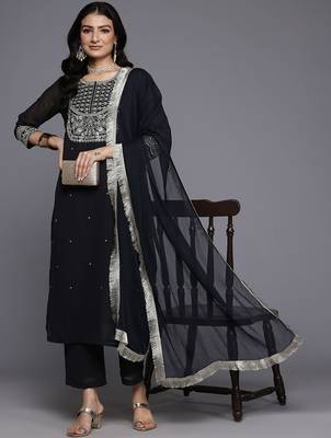 Women Zari Embroidered Kurta Set 8