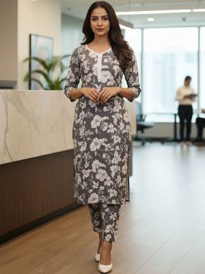 Women Floral Printed Regular Kurta with Trousers 4