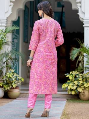 Paisley Printed Regular Thread Work Kurta with Trouser & Dupatta 4