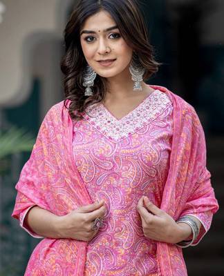 Paisley Printed Regular Thread Work Kurta with Trouser & Dupatta 7