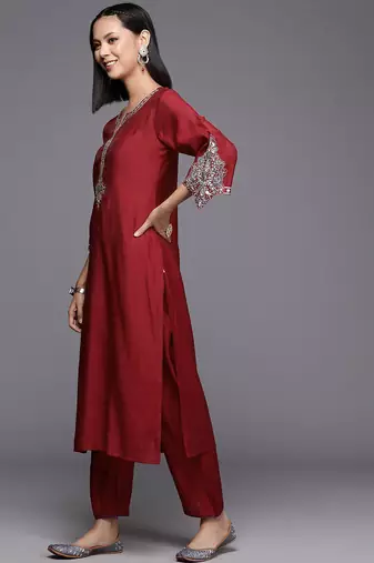 Notch Neck Ethnic Motifs Yoke Design Regular Sequinned Straight Kurta Set