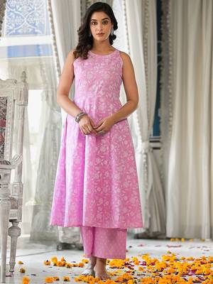 Women Floral Printed Empire Pure Cotton Kurta with Trousers 2