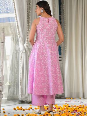 Women Floral Printed Empire Pure Cotton Kurta with Trousers 4