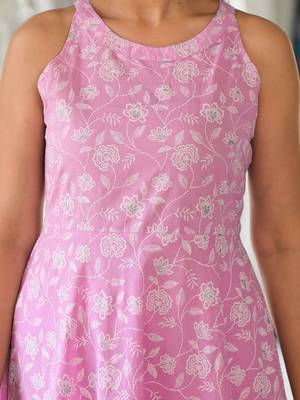 Women Floral Printed Empire Pure Cotton Kurta with Trousers 6