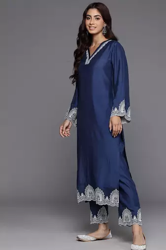 Women Ethnic Motifs Embroidered Thread Work Kurta with Trousers & With Dupatta