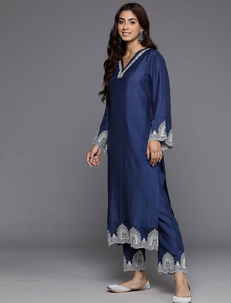 Women Ethnic Motifs Embroidered Thread Work Kurta with Trousers & With Dupatta