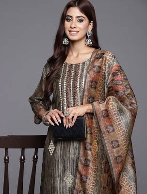 Women Abstract Printed Gotta Patti Kurta with Trousers & With Dupatta 2