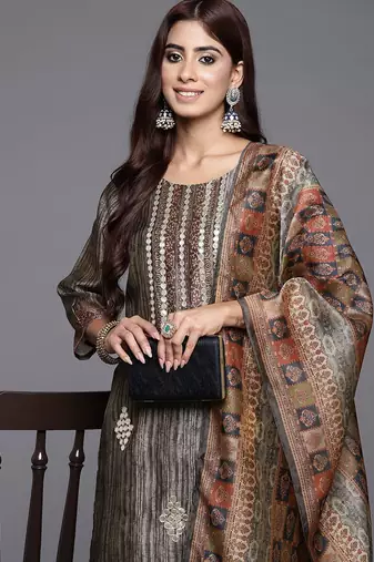 Women Abstract Printed Gotta Patti Kurta with Trousers & With Dupatta