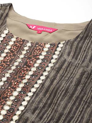 Women Abstract Printed Gotta Patti Kurta with Trousers & With Dupatta 3