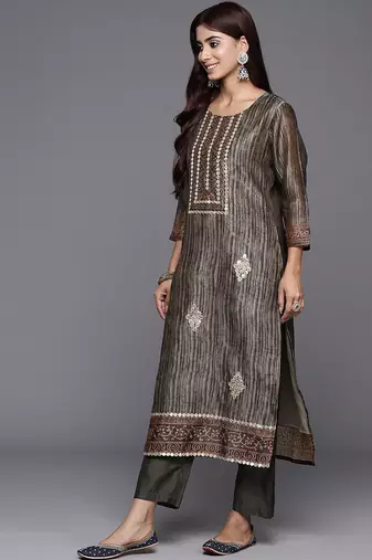 Women Abstract Printed Gotta Patti Kurta with Trousers & With Dupatta