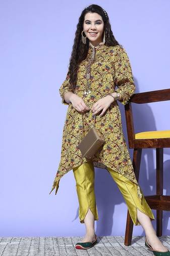 Women Floral Printed Regular Sequinned Pure Silk Kurta with Trousers