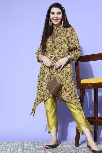 Women Floral Printed Regular Sequinned Pure Silk Kurta with Trousers