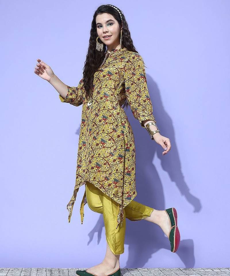 Women Floral Printed Regular Sequinned Pure Silk Kurta with Trousers