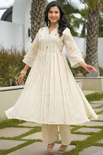 Women Pleated Thread Work Kurta with Trousers