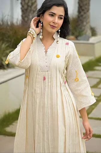 Women Pleated Thread Work Kurta with Trousers
