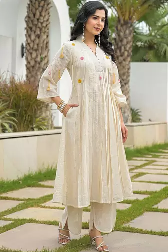 Women Pleated Thread Work Kurta with Trousers
