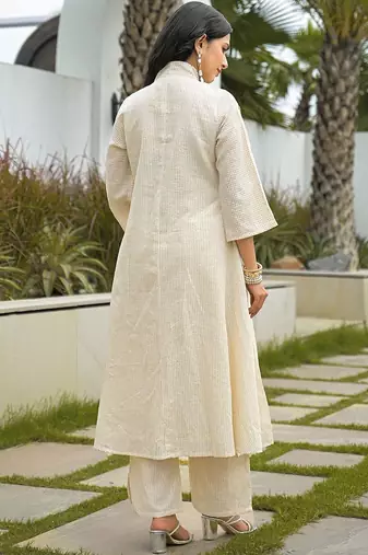 Women Pleated Thread Work Kurta with Trousers