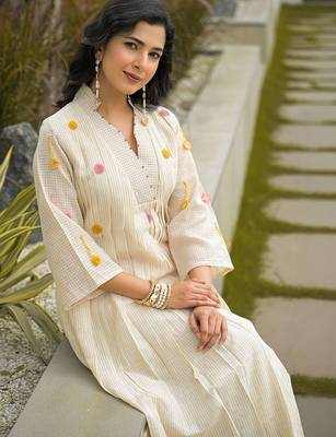Women Pleated Thread Work Kurta with Trousers 7