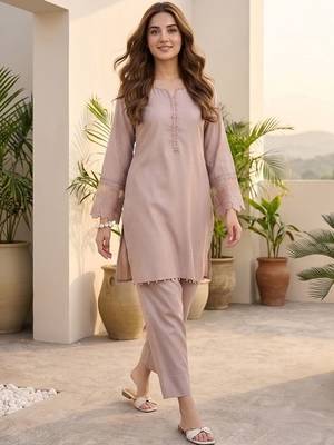 Women Regular Thread Work Kurta with Trousers 1