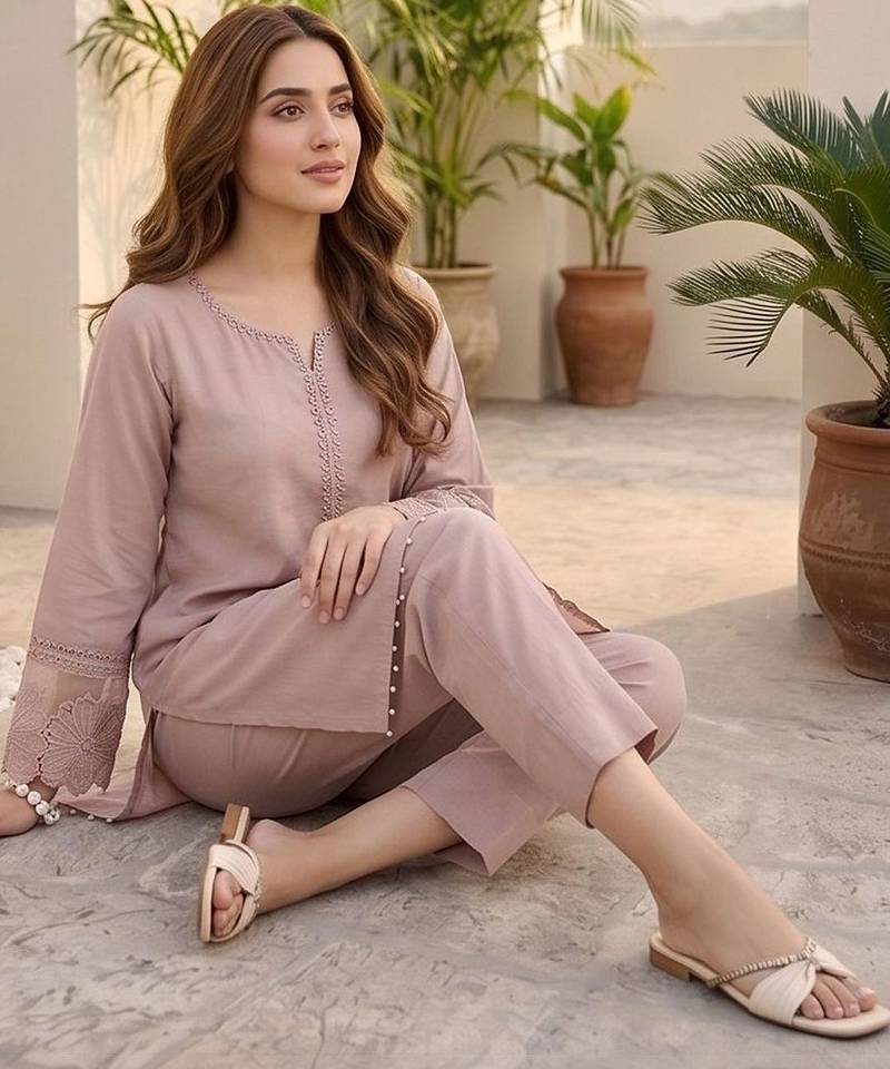 Women Regular Thread Work Kurta with Trousers