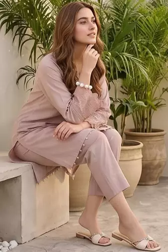 Women Regular Thread Work Kurta with Trousers